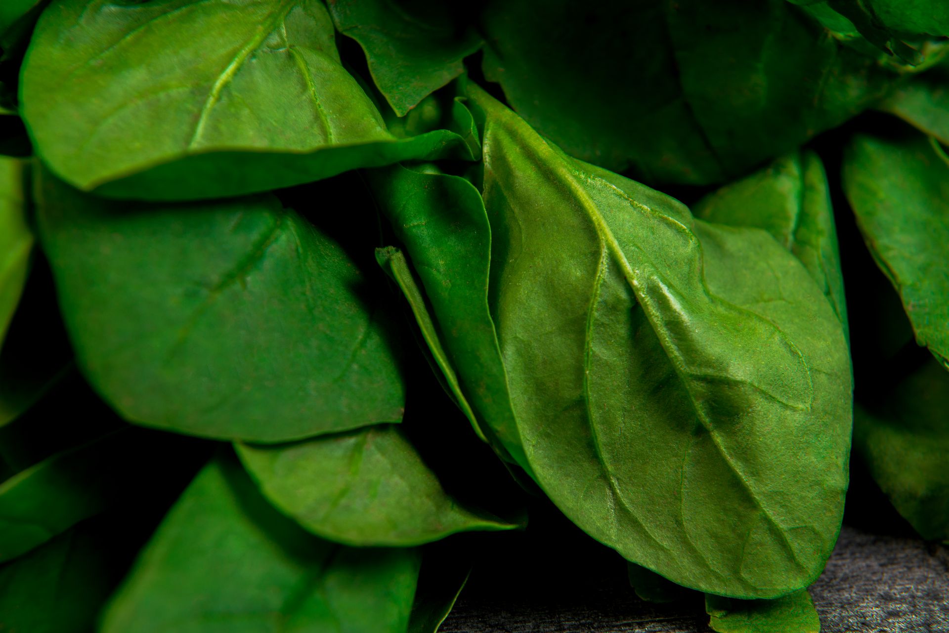 Daily intake of lutein with foods and supplements for eye health